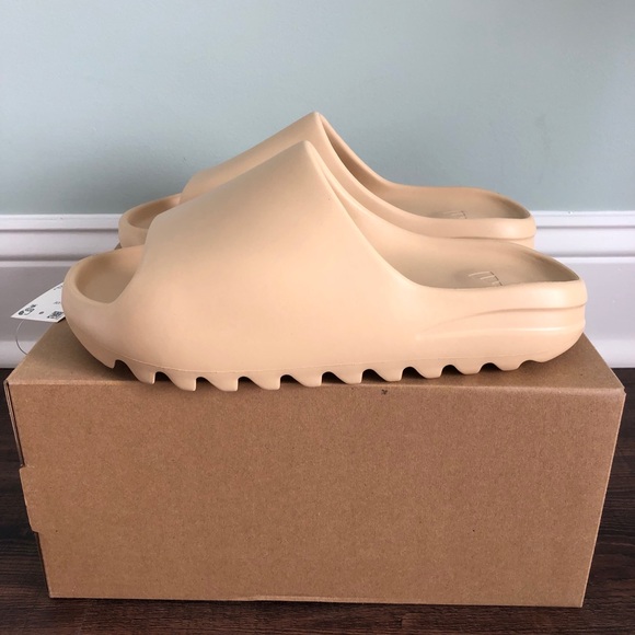 New Yeezy x adidas Slides Desert Sand. Size 9M - Picture 5 of 8